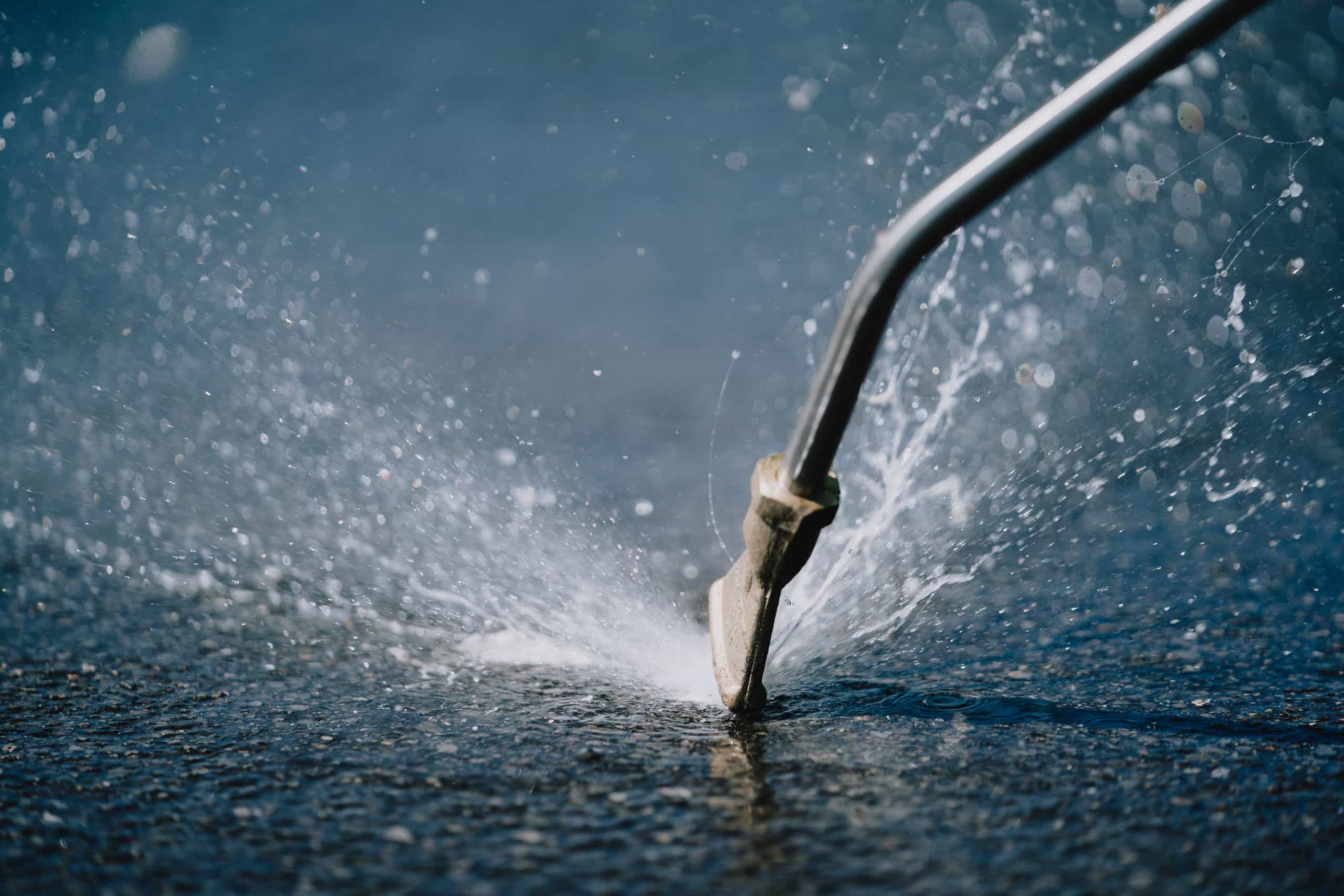 KECKEX Flächenreinigung ohne Chemie mittels Wasserhochdruck.